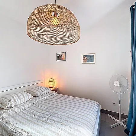 Apartment T2 Lumineux Sur Le Vieux Port, - Fr-1-770-11