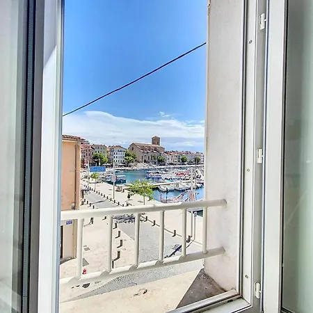 Apartment T2 Lumineux Sur Le Vieux Port, - Fr-1-770-11