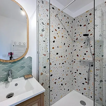 Apartment T2 Lumineux Sur Le Vieux Port, - Fr-1-770-11